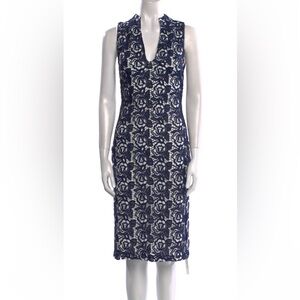 Alice + Olivia Jacki V-Neck Sleeveless Lace Sheath Dress in navy and white